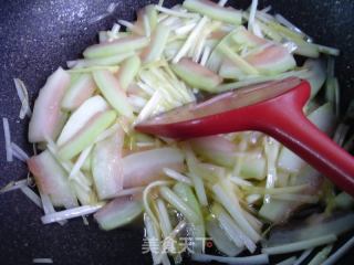 韭黄炒西瓜皮的做法步骤：7