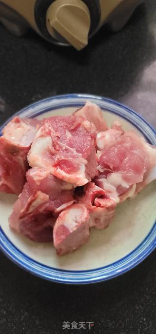 粉葛猪骨汤的做法步骤：3