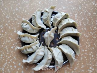 韭菜茄子肉馅水饺的做法步骤：4
