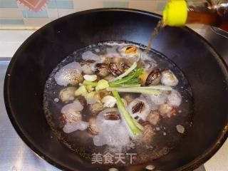 小葱拌毛蚶的做法步骤：2