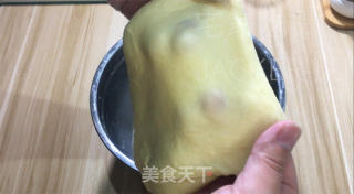 香煎小面包，外皮金黄酥脆、内里松软香甜 ，免烤箱超简单。的做法步骤：8
