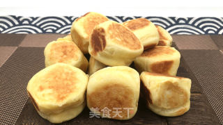 香煎小面包，外皮金黄酥脆、内里松软香甜 ，免烤箱超简单。的做法步骤：16