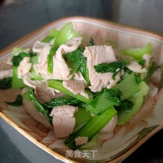 油菜炒鸡胸肉的做法