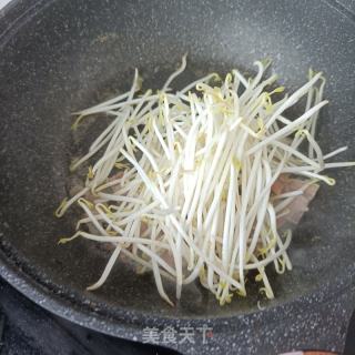 金华火腿炒绿豆芽的做法步骤：9
