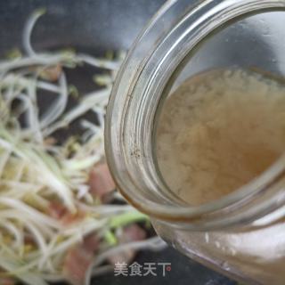 金华火腿炒绿豆芽的做法步骤：12