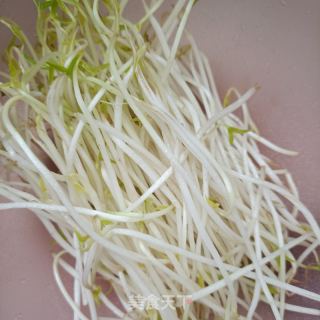 肉丝炒绿豆芽的做法步骤：1