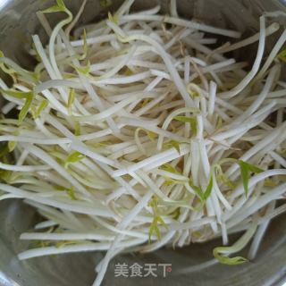 肉丝炒绿豆芽的做法步骤：2