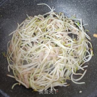 肉丝炒绿豆芽的做法步骤：9