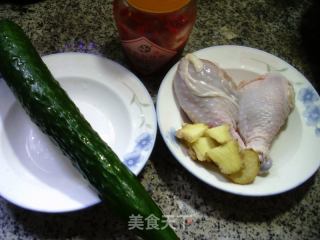 手撕琵琶腿肉拌青瓜的做法步骤：1