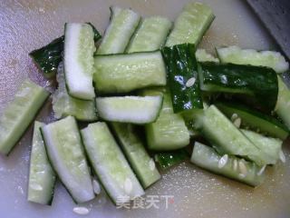 手撕琵琶腿肉拌青瓜的做法步骤：5