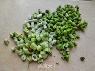 小番茄豇豆鸡蛋炒饭的做法步骤：2