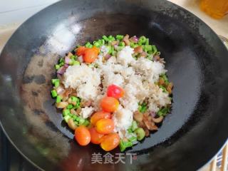 小番茄豇豆鸡蛋炒饭的做法步骤：7