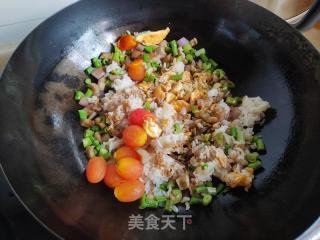 小番茄豇豆鸡蛋炒饭的做法步骤：8