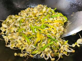黄花菜炒绿豆芽的做法步骤：8