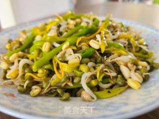 黄花菜炒绿豆芽的做法步骤：10