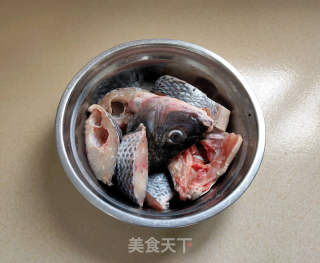 酸菜豆腐鱼汤的做法步骤：2
