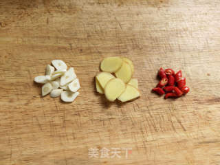 酸菜豆腐鱼汤的做法步骤：4