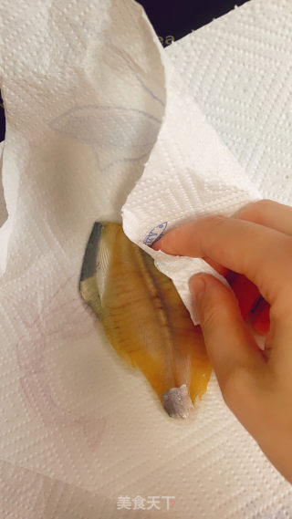 酸菜鲳鱼的做法步骤：2