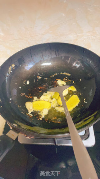 酸菜鲳鱼的做法步骤：4
