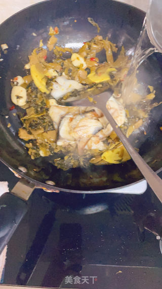 酸菜鲳鱼的做法步骤：6