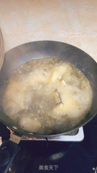 酸菜鲳鱼的做法步骤：7
