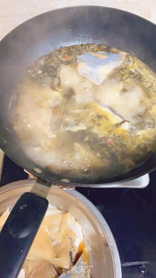 酸菜鲳鱼的做法步骤：8