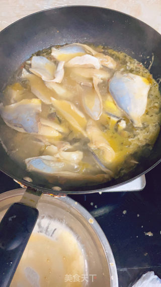 酸菜鲳鱼的做法步骤：9