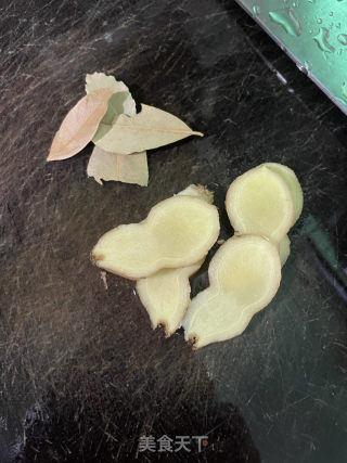 竹笋焖鹅的做法步骤：3