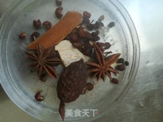 五香毛豆的做法步骤：1