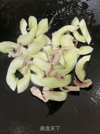 干鱿鱼黄瓜汤的做法步骤：7
