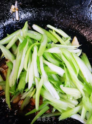 清脆爽口低脂低卡的芹菜炒鸡脯肉的做法步骤：6