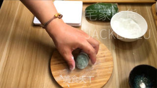 抹茶软酪大福，结合了抹茶清香和软酪丝滑质感，带来独特的风味享受。的做法步骤：15