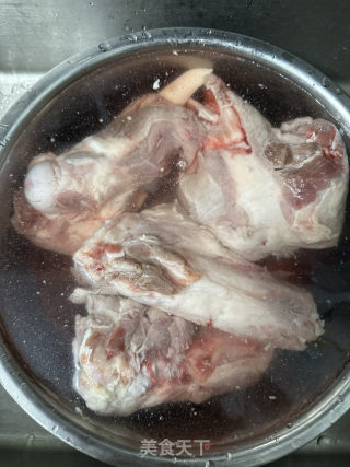 清炖筒子骨的做法步骤：1