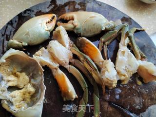 青蟹烧土豆的做法步骤：3