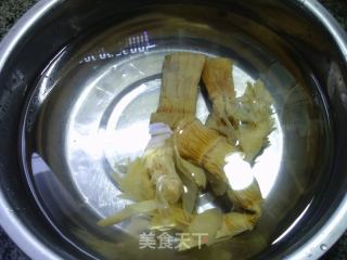 羊尾笋拌莴笋的做法步骤：2