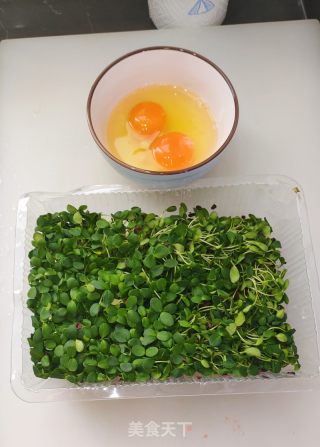 香椿苗炒鸡蛋的做法步骤：1