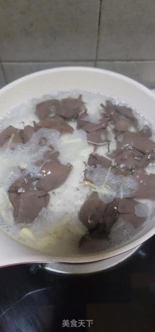 鸭血生菜汤的做法步骤：3