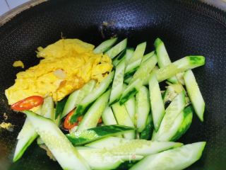 黄瓜炒鸡蛋的做法步骤：4