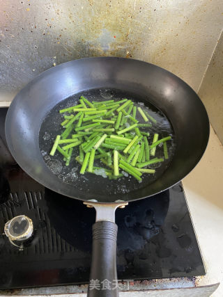 火爆鱿鱼须的做法步骤：4