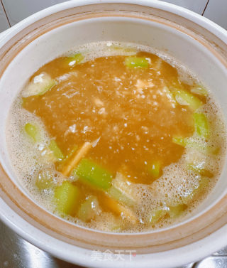 金沙海鲜豆腐汤的做法步骤：4