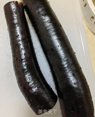 青红椒拌茄子的做法步骤：1