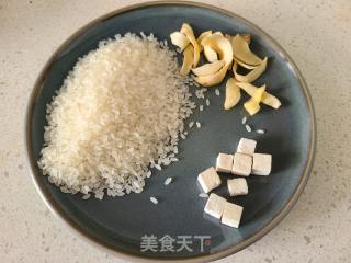 茯苓百合粥的做法步骤：1