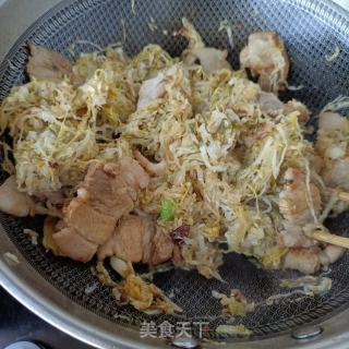 回锅肉炖酸菜的做法步骤：7