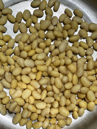 五花肉烧黄豆的做法步骤：1