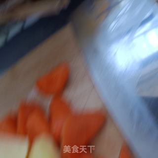 胡萝卜土豆烧牛蝎子的做法步骤：1