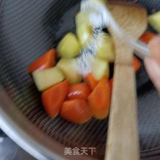 胡萝卜土豆烧牛蝎子的做法步骤：4