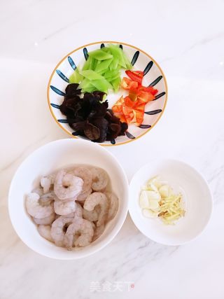 美味减脂多巴胺美食～莴笋炒虾仁的做法步骤：2