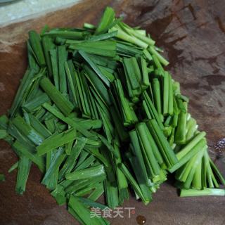 韭菜炒鸡蛋的做法步骤：2