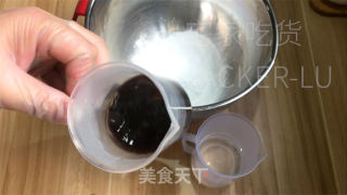 红糖糯米糍粑，小小一颗，糯米的香甜与红糖的浓郁在口中交织。的做法步骤：1