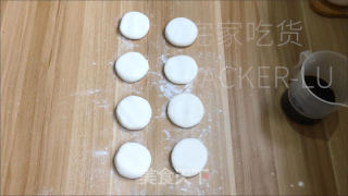 红糖糯米糍粑，小小一颗，糯米的香甜与红糖的浓郁在口中交织。的做法步骤：8